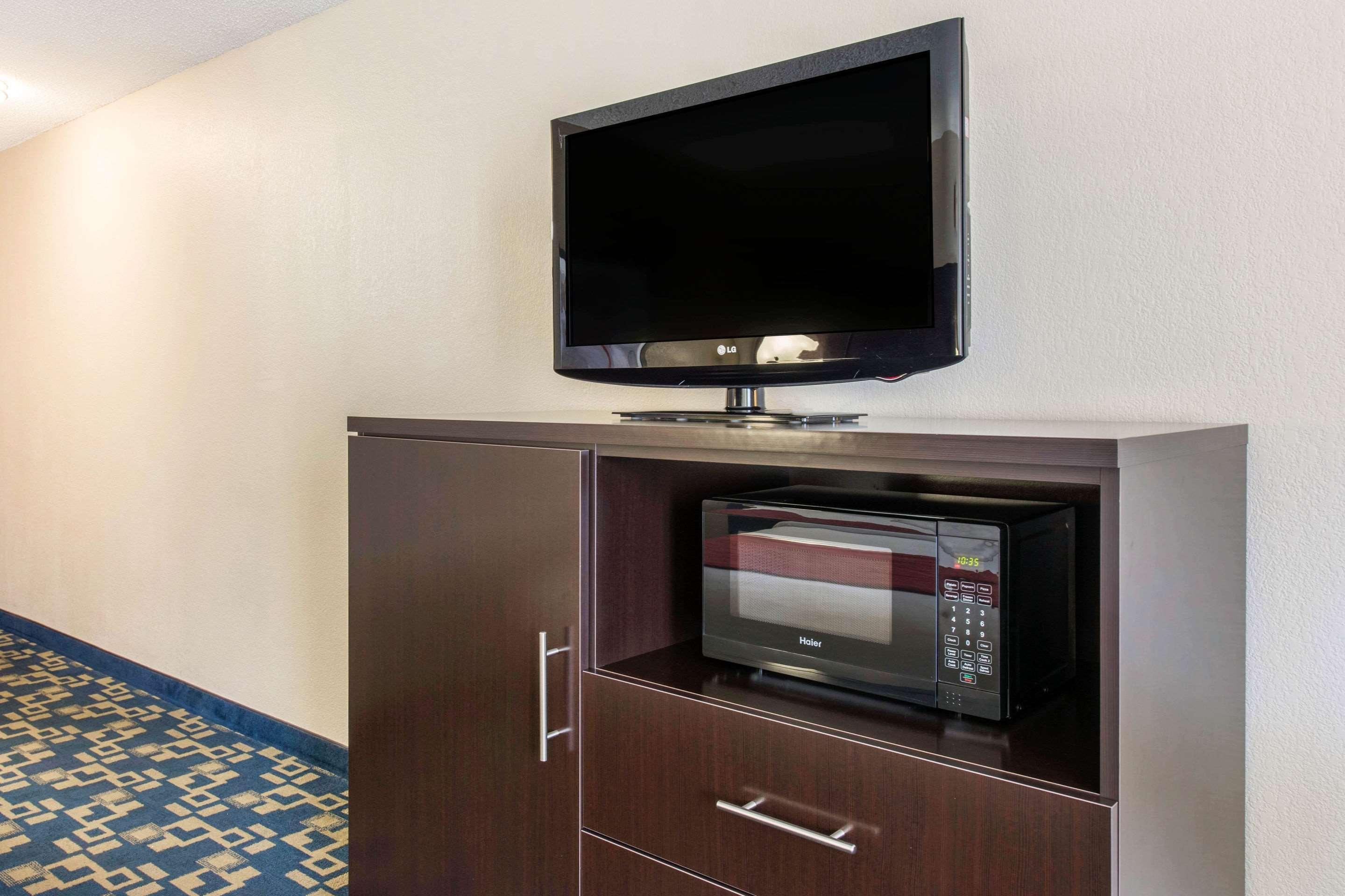 Comfort Inn & Suites Near Universal Orlando Resort-Convention Ctr Exterior photo