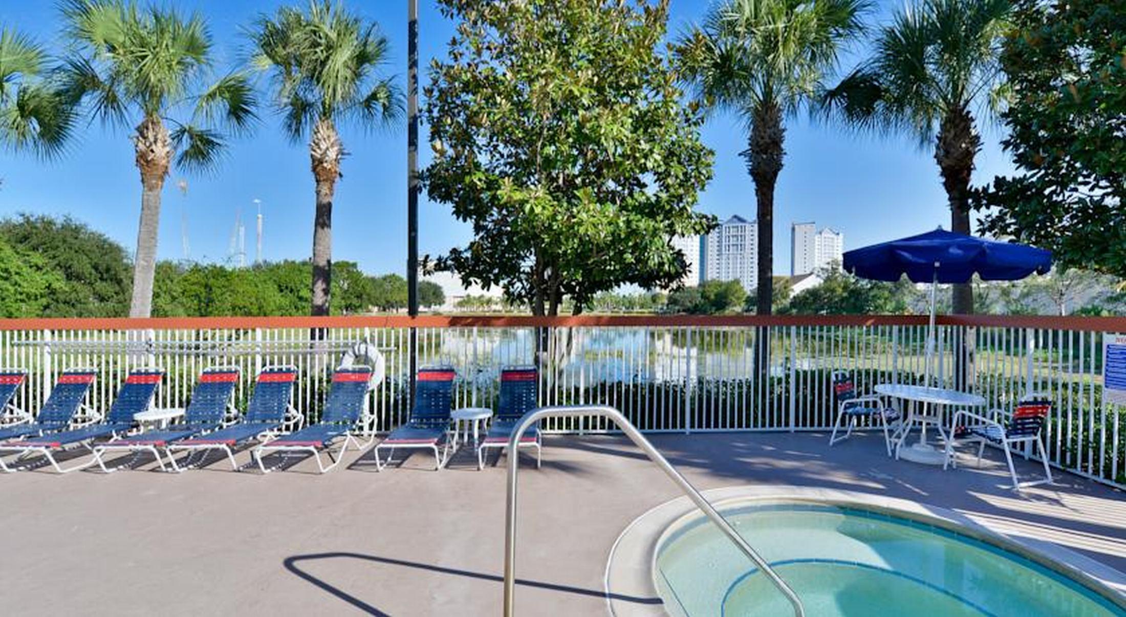 Comfort Inn & Suites Near Universal Orlando Resort-Convention Ctr Exterior photo