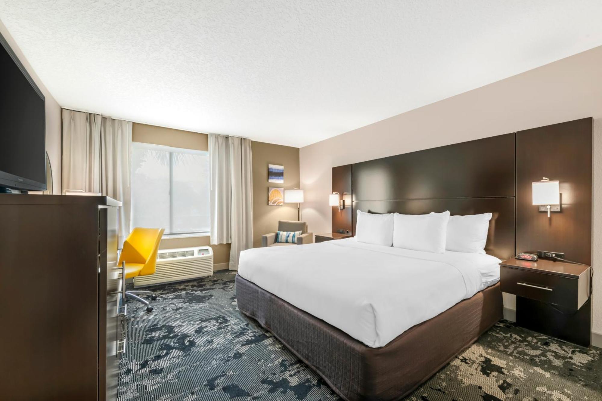 Comfort Inn & Suites Near Universal Orlando Resort-Convention Ctr Exterior photo
